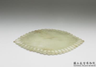 图片[2]-Jade plate with floral rim, India-China Archive